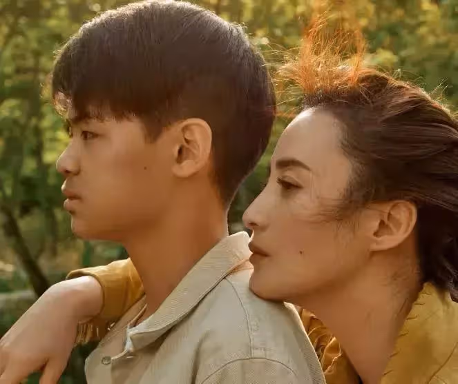 母親都是高顏值，孩子卻各有長法，李嘉欣的基因也救不了