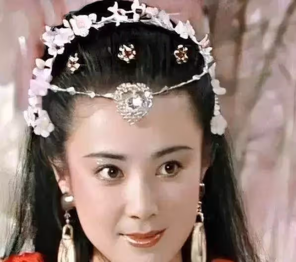 母親都是高顏值，孩子卻各有長法，李嘉欣的基因也救不了
