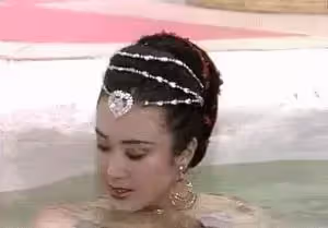 母親都是高顏值，孩子卻各有長法，李嘉欣的基因也救不了