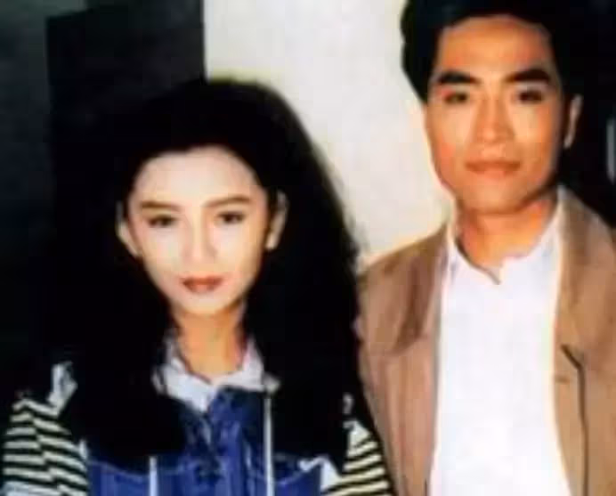 「一代女神」曾華倩曬母子合照!22歲兒子高兩米已是泳將,罕有公開家中照片牆,盡展母子情深