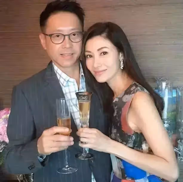 李嘉欣14億森林豪宅曝光!周圍全都是森林,內部裝修真的很奢華 ,網友:貧窮限制了想像力