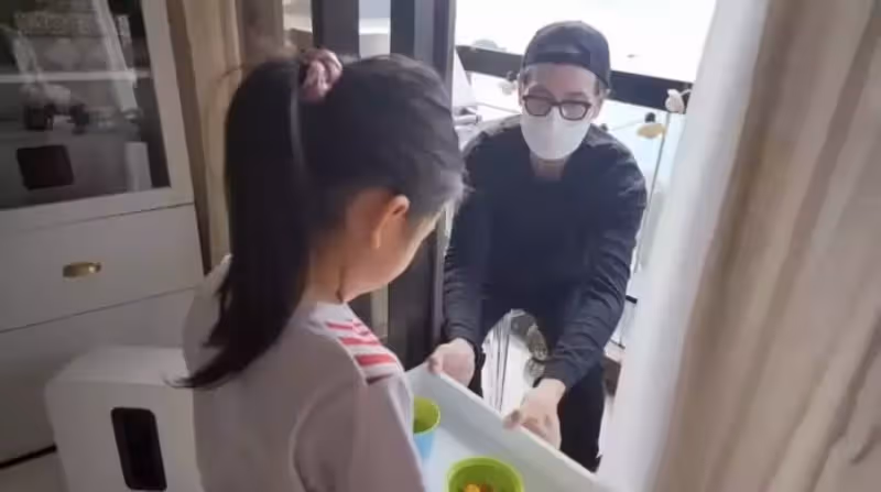 TVB「好丈夫」陳豪升級防疫措施!為兒子慶生也戴口罩,與妻子分房睡在露臺吃飯