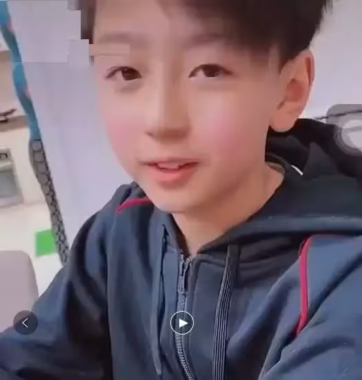 張柏芝二兒子謝振楠進入青春期,11歲小Q身形高大,側臉神似謝霆鋒,網友:我願意等他長大!