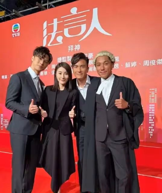 67歲成龍現身廈門搬運口罩,身體硬朗幹活超輕鬆,一頭黑髮精神好