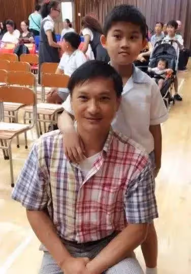 巔峰時為他為自閉症兒子退隱7年,，用3年教會兒子上廁所，今12歲兒子逆襲成學霸