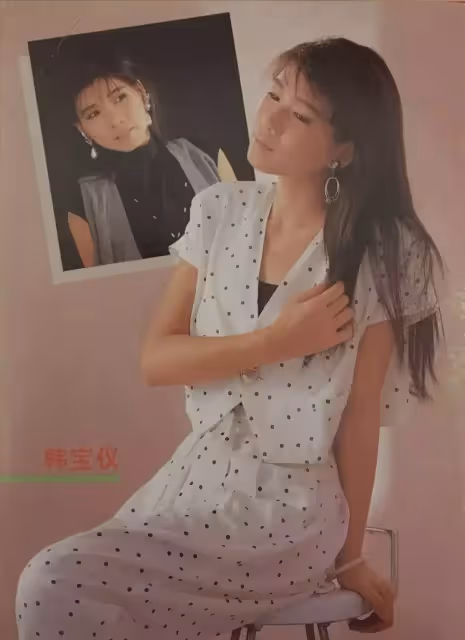 憑《粉紅色的回憶》爆紅!28歲嫁給粉絲「巔峰時為愛隱退」 失眠抑鬱「銷聲匿跡24年」現狀曝光