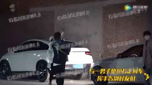 華晨宇被曝戀情後,張碧晨深夜爛醉,被神秘男子架回家徹夜未出