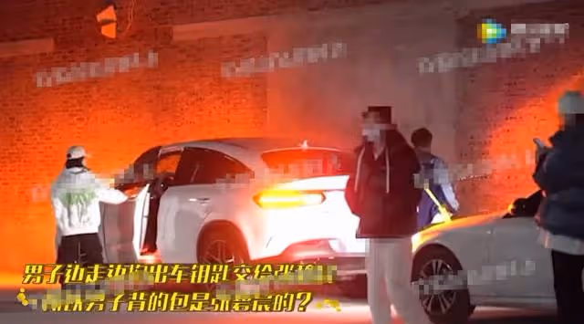 華晨宇被曝戀情後,張碧晨深夜爛醉,被神秘男子架回家徹夜未出