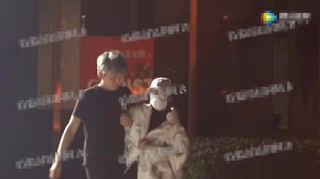 華晨宇被曝戀情後,張碧晨深夜爛醉,被神秘男子架回家徹夜未出