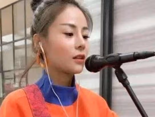 「花姐狂浪」住上了豪華大平層，空蕩蕩的房間只有她，沒有孩子