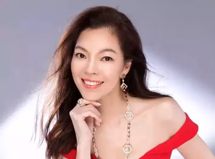 鴻海老闆娘「曾馨瑩自曝被閨蜜背叛」!稱非常痛心,曾被老公大贊很單純,感歎「女人何苦為難女人」