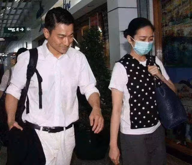 一年只能見兩個禮拜!劉德華感謝太太「花22年隱忍等待」不抱怨,親口承認「她比我更愛我的人」