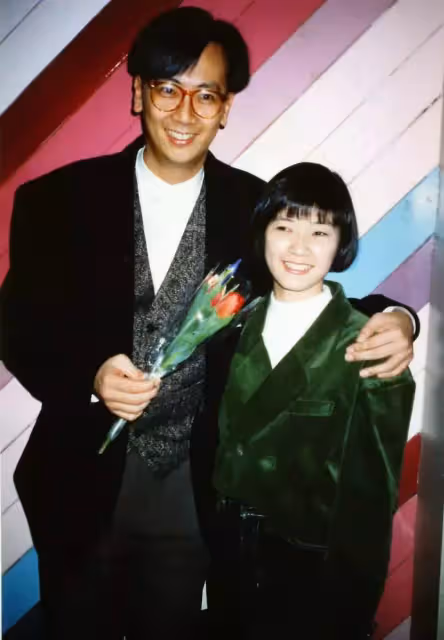 全家是學霸!香港名嘴「與初戀結婚38年依然甜蜜」教女有方「2女兒一個高考狀元」一個考古系碩士