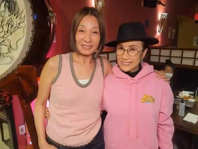 香港80年代知名女星罕見露面!打扮年輕狀態佳,全家移居國外多年