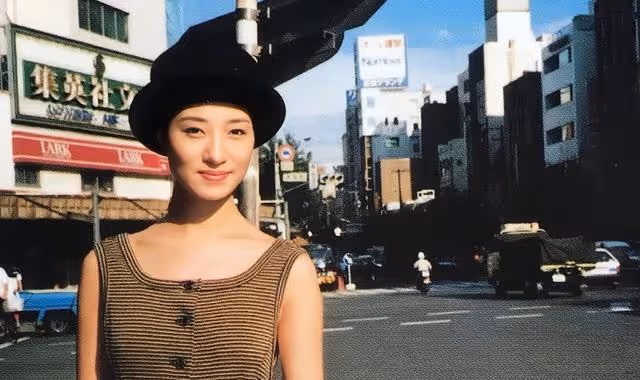 香港80年代知名女星罕見露面!打扮年輕狀態佳,全家移居國外多年