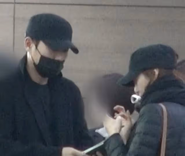 一吻定情?韓國知名男演員初見愛妻就開吻,最後假戲真做幸福美滿