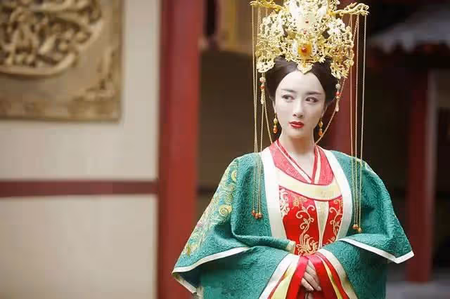 表面「貌若天仙」,實則「歪瓜裂棗」的六位女星,個個整得太成功