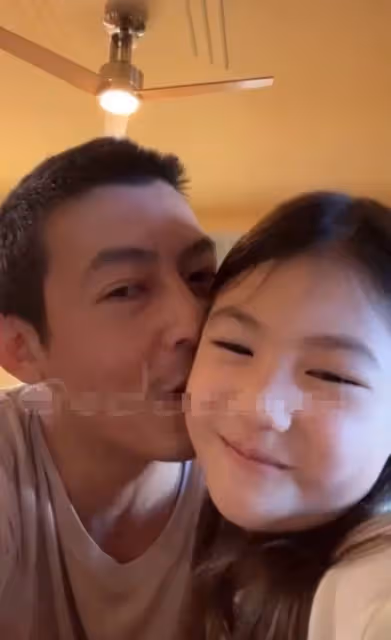 陳冠希曬照為女兒慶生,不看鏡頭滿眼都是女兒,女兒奴特性凸顯