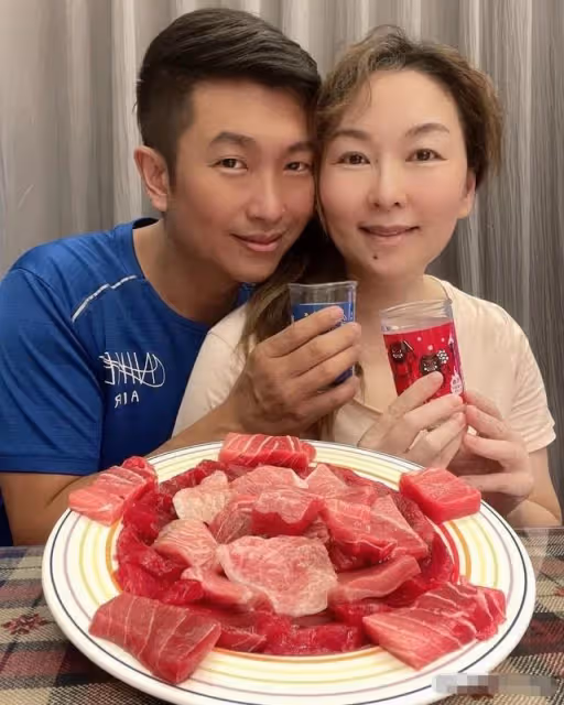 51歲知名女星宣告停經,為小12歲丈夫拼子7年,曾吞青蛙喝老鼠湯