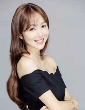 姜妍趕飛機去妹妹婚禮,一宿沒合眼忙前忙後,台上落淚被指搶風頭