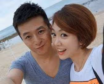 姜妍趕飛機去妹妹婚禮,一宿沒合眼忙前忙後,台上落淚被指搶風頭
