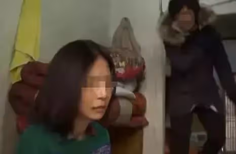 婆婆在家打麻將,俺懷孕6個月在廚房做飯,弟媳的話,砸門而出