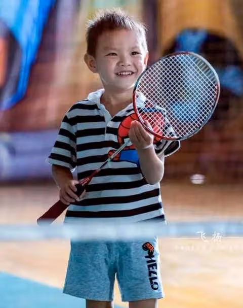 林丹謝杏芳帶兒子出遊，5歲小羽活潑可愛，林丹全程陪伴兒子父愛滿滿