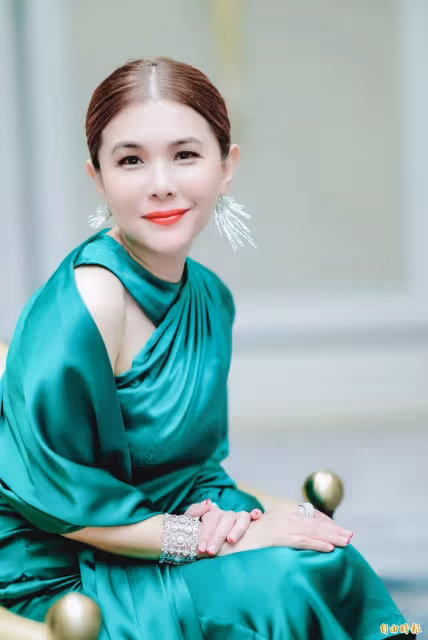 被說高攀金龜婿！張清芳「嫁豪門不卑微」：好命靠自己　老公提親秀學歷「她高EQ反擊」秒讓對方惦惦