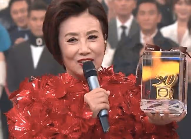 TVB辦邁向55周年台慶，數百位明星同台太壯觀，汪明荃獲金禧大獎