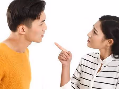 每月給老婆七千,卻沒一分存款,得知她補貼給娘家,再給三萬