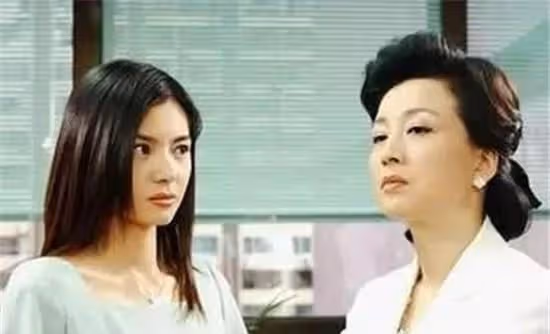 侄子和兒子都考上大學,升學宴上婆婆給侄子三千,給兒子五百淚目