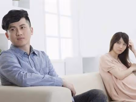 岳父母瞞著生二胎,老婆一年沒回娘家,車禍後把妹妹當女兒養