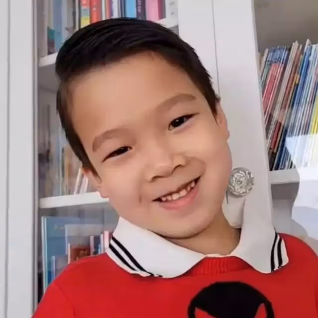 陳茵媺次子7歲了！小壽星陳浩鋒「笑容滿面」喜悅藏不住，梳了「油亮亮的髮型」太帥氣了