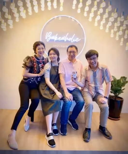 許紹雄女兒在新加坡創業順利：豪砸百萬開咖啡店，店裡還有「招財貓」