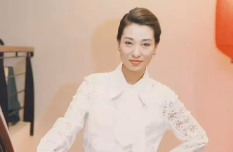 齊名王祖賢！最美鬼後「大膽拍寫真」不畏世俗眼光　「抑鬱輕生差點sha夫」尪卻不離棄