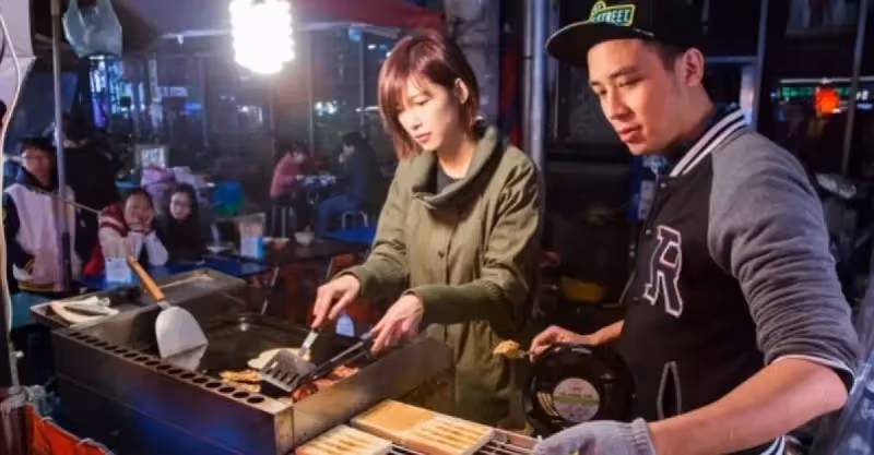 月打4份工養妻兒！男星夜市擺攤遭酸「戲拍不好才來擺攤」 行動證明非玩玩：不怕別人看不起
