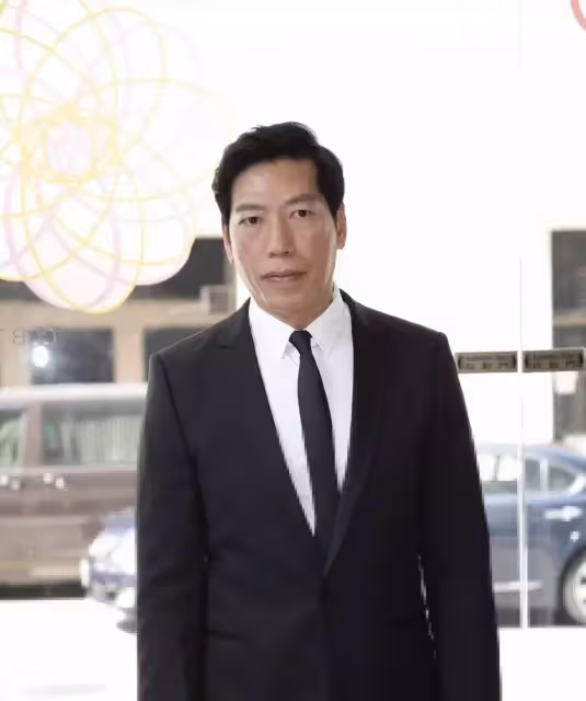 演反派出名!58歲資深男演員「隱退12年」還原本色「到山區親自發錢」一心低調做善事:面惡心善