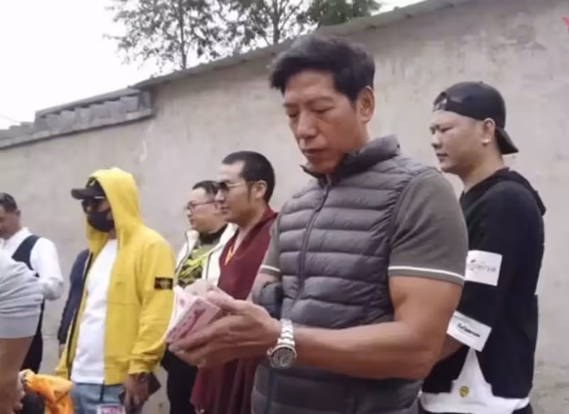 演反派出名！58歲資深男演員「隱退12年」還原本色「到山區親自發錢」一心低調做善事：面惡心善