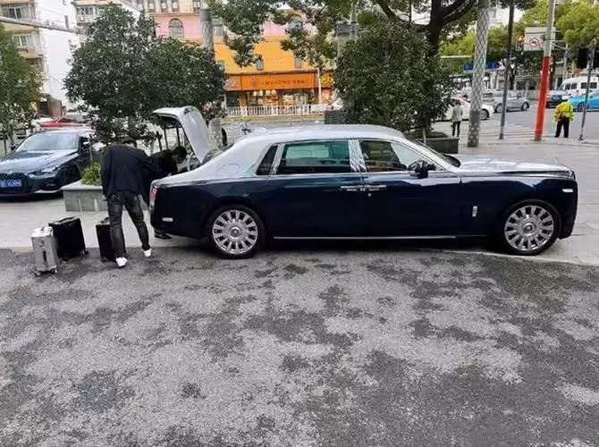 不滿銀行態度差,VIP客戶怒取2000萬現金,銀行傻眼道歉被嗆:已經晚了!