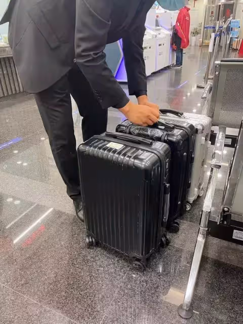 不滿銀行態度差,VIP客戶怒取2000萬現金,銀行傻眼道歉被嗆:已經晚了!