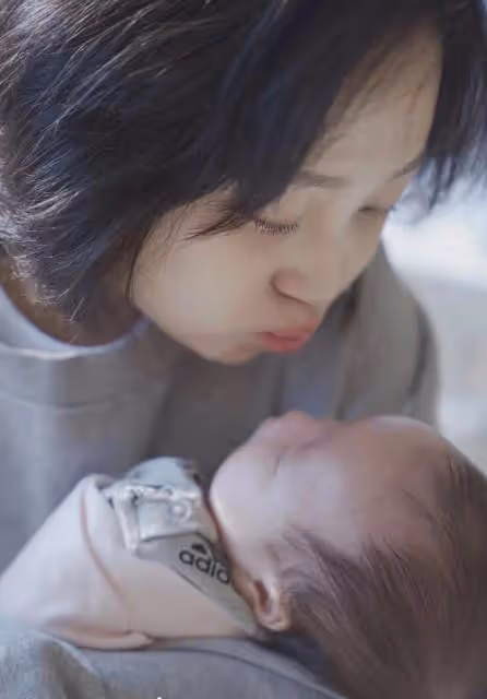 38歲女星高齡產子後患焦慮!身材變形想放棄演戲,晚上躲在廁所哭