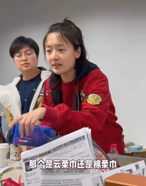 孫銥產子未滿兩月就工作,面露難色眼眶泛紅,素顏出鏡被指像大媽