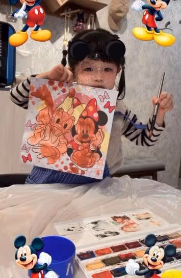 TVB視帝自認曾年少輕狂,3歲女兒變身小畫家超可愛,越大越像媽媽