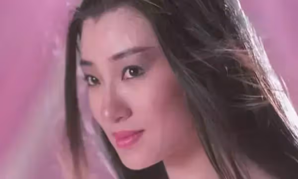 齊名王祖賢！最美鬼後「大膽拍寫真」不畏世俗眼光　「抑鬱輕生差點弒夫」尪卻不離棄