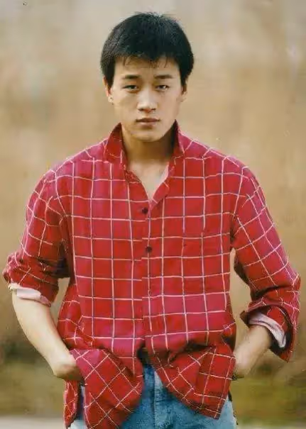 和孫儷搭檔一炮而紅!他6歲父親「變成植物人」母親養家 成名後不忘親恩「孝心喚醒沉睡20年爸」