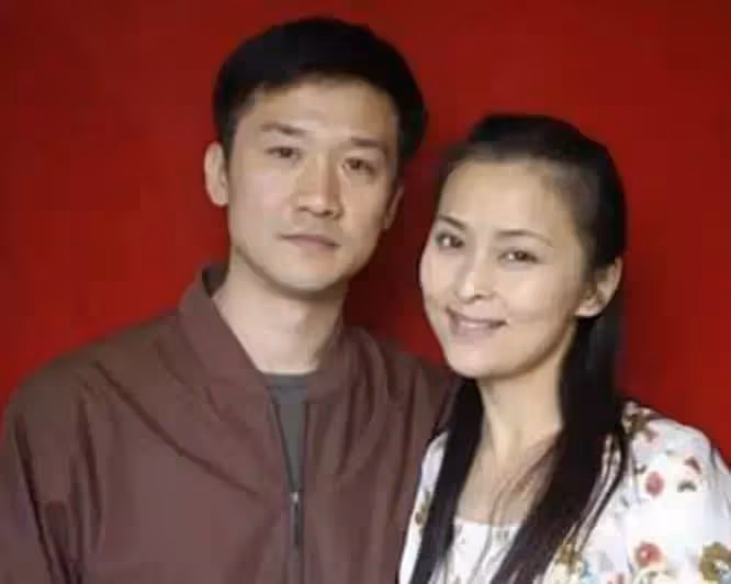 大陸第1代瓊女郎!她「當紅之際息影」力捧丈夫13年 「財產被掏空淨身出戶」攜子嫁豪門:為母則剛