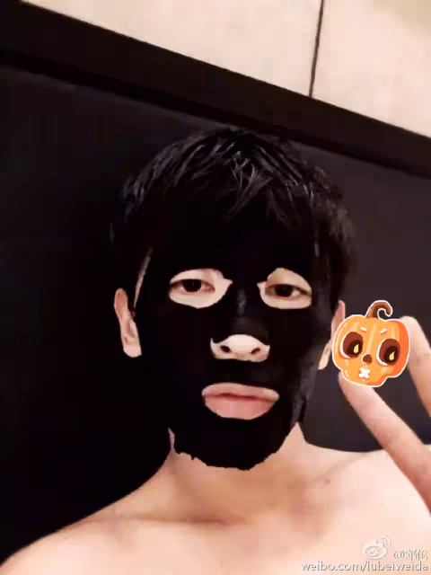 羨慕鄧倫的牛奶肌?先來看看他家化妝品!