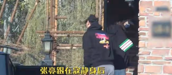 張亮寇靜被曝復婚，帶兒子一同回家超溫馨，14歲天天身高超亮眼！