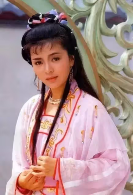 劉德華最愛的小龍女陳玉蓮,與周潤發戀愛,為何遭到周媽媽反對?