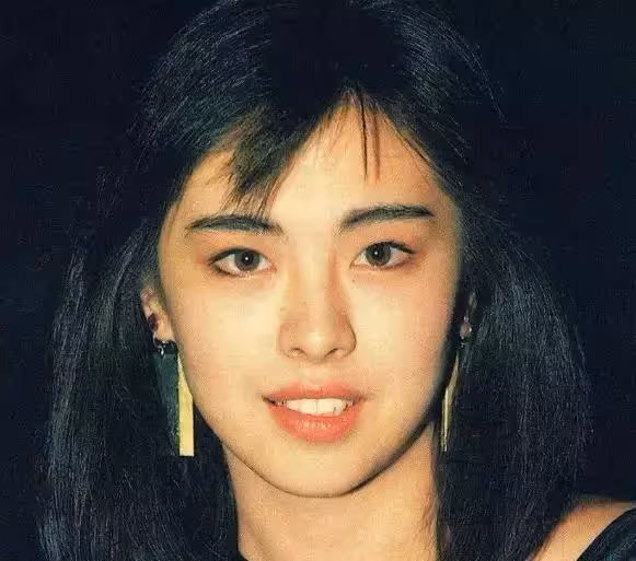王祖賢30年前在故宮拍照,沒想到後面的群演,如今竟成了當紅明星